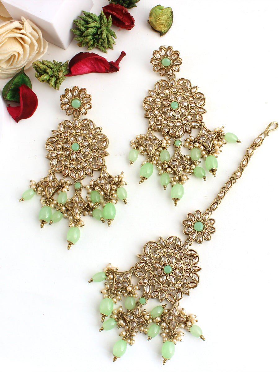 Green earrings with maang deals tikka online