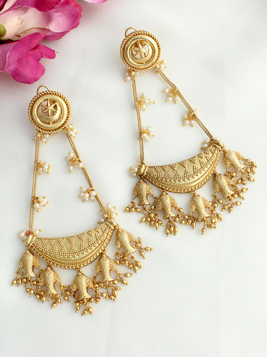 Alia Long Earrings- pearl 
