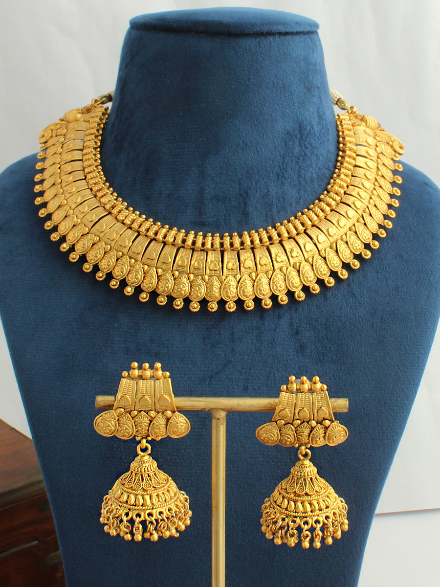 Divisha Bib Necklace Set