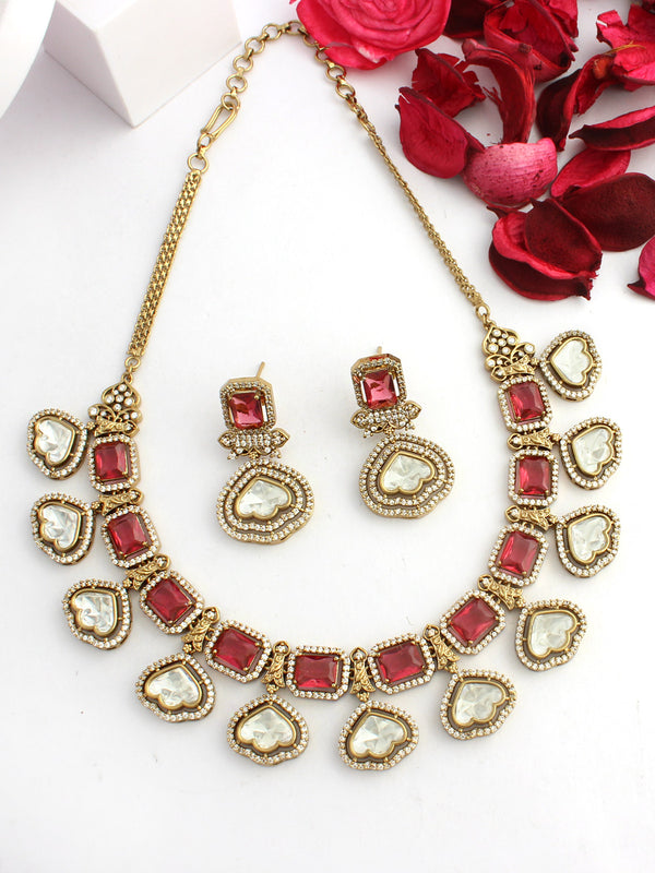 Avira Necklace Set