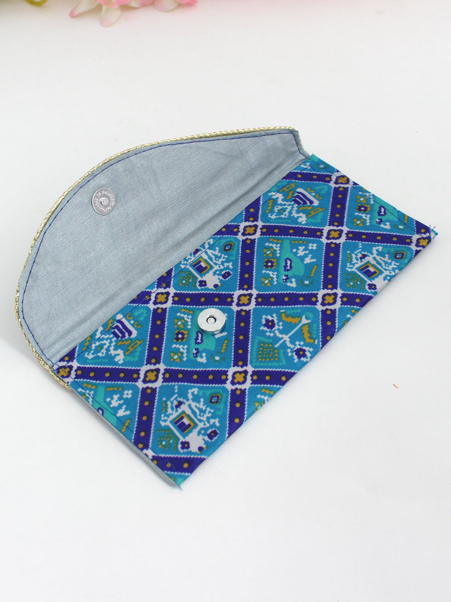 Zero Waste Sewing- Use ALL of those scraps to make a cute purse (or three).  Free beginners pattern! - The Folk Art Factory