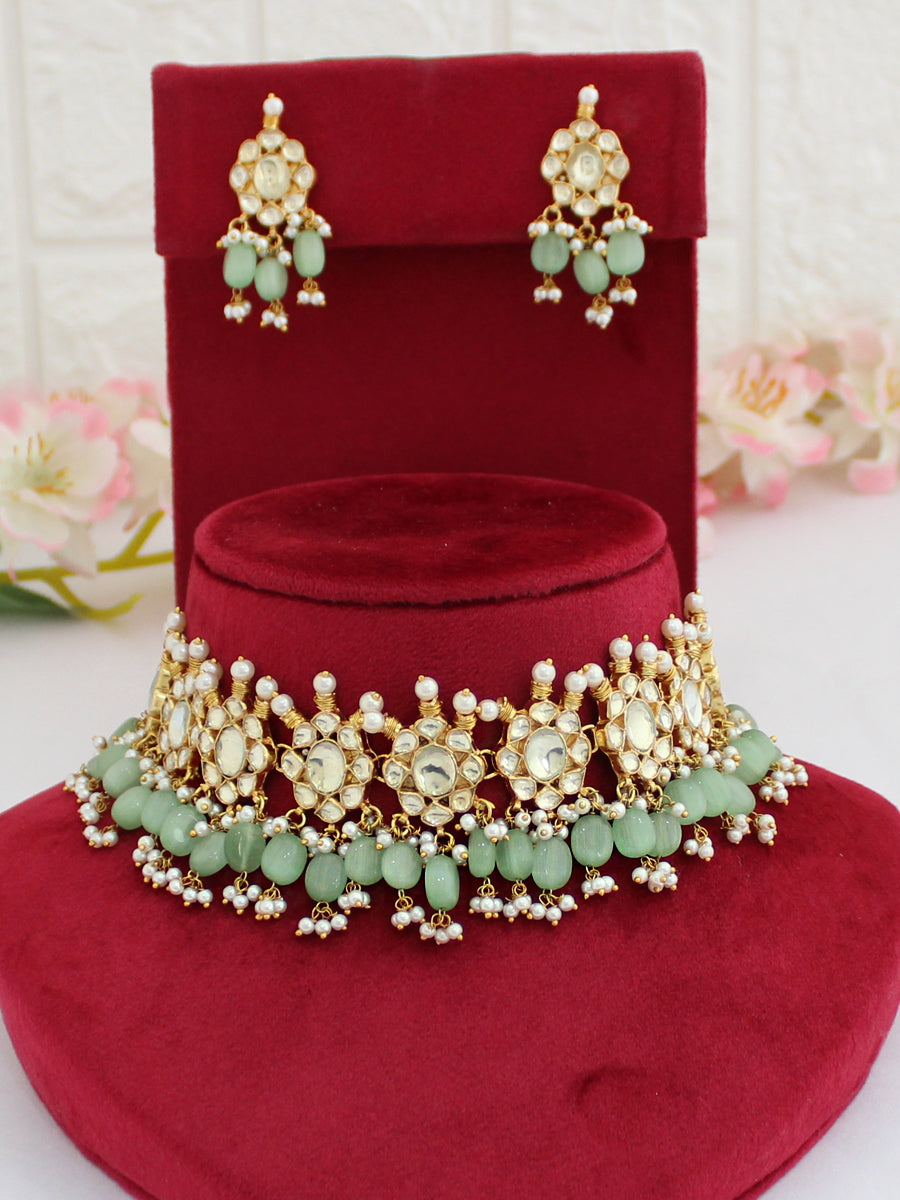 Trending Indian Choker Necklaces | Beaded Choker Designs | Indian choker  necklace, Pearl jewelry necklace, Choker necklace designs
